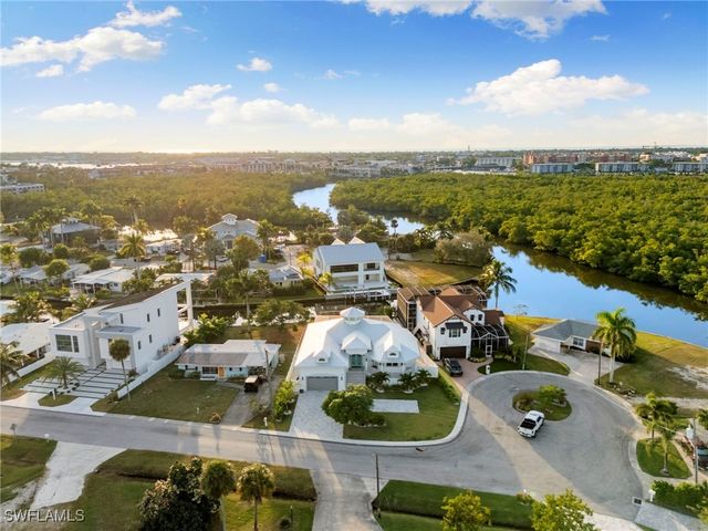 1794 Holiday LN, Naples, FL 34104