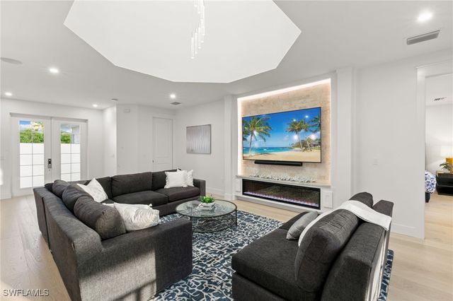 1794 Holiday LN, Naples, FL 34104