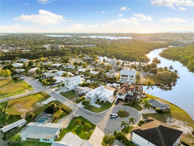 1794 Holiday LN, Naples, FL 34104