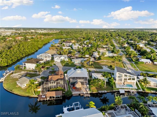 1794 Holiday LN, Naples, FL 34104