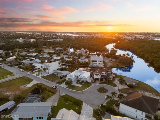 1794 Holiday LN, Naples, FL 34104