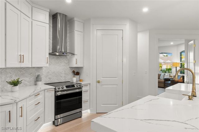 1794 Holiday LN, Naples, FL 34104