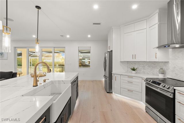 1794 Holiday LN, Naples, FL 34104