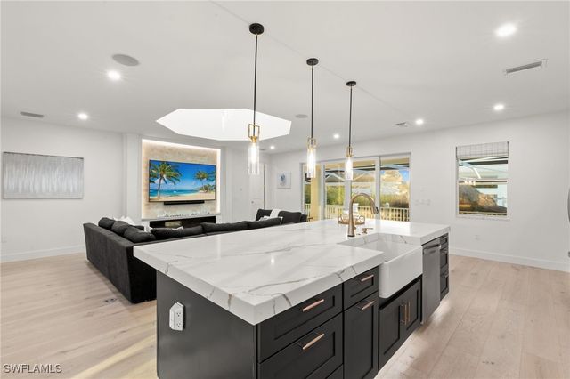 1794 Holiday LN, Naples, FL 34104