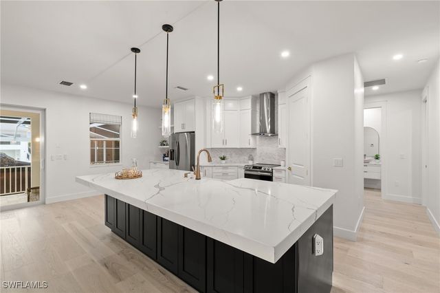 1794 Holiday LN, Naples, FL 34104