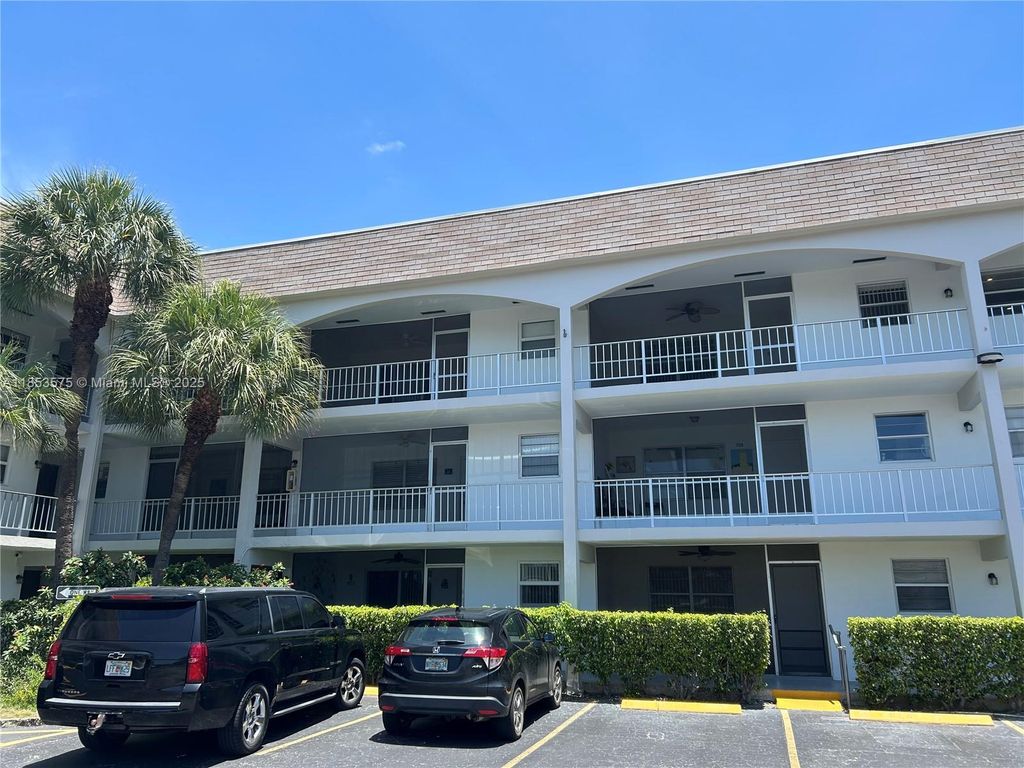 501 Blue Heron Dr 110-A, Hallandale Beach, FL 33009