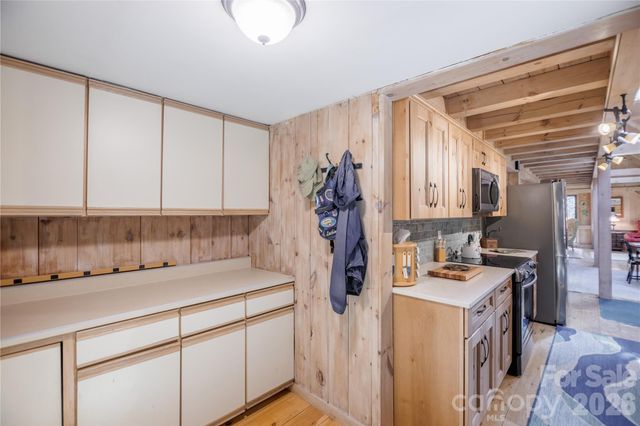 70 Aberdeen Lane, Pisgah Forest, NC 28768