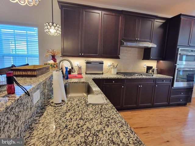 15 SUNRISE LN, Barnegat, NJ 08005