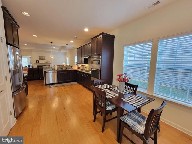 15 SUNRISE LN, Barnegat, NJ 08005