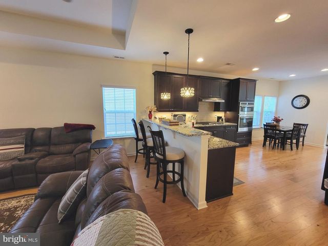 15 SUNRISE LN, Barnegat, NJ 08005