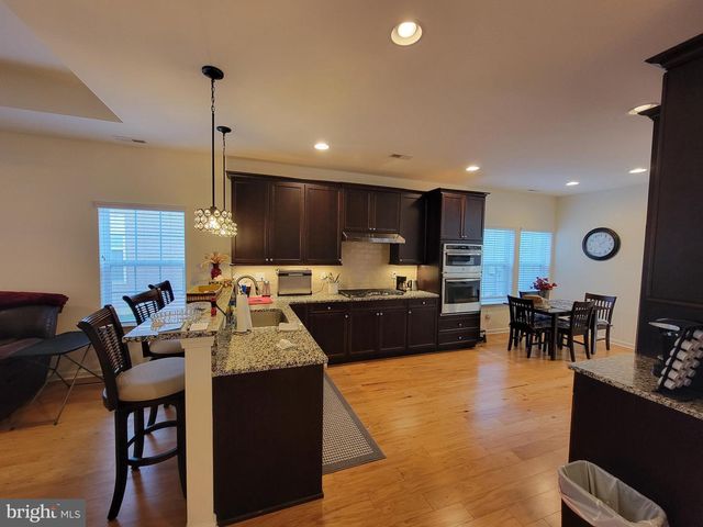 15 SUNRISE LN, Barnegat, NJ 08005