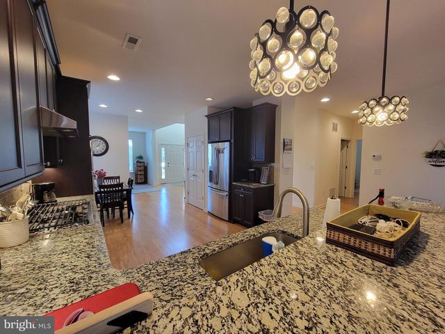 15 SUNRISE LN, Barnegat, NJ 08005