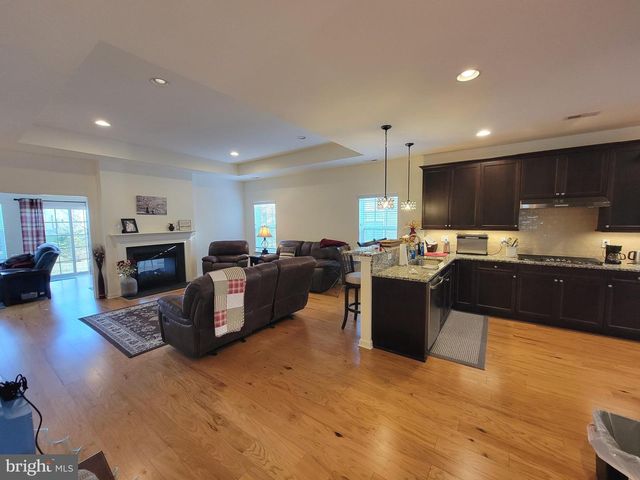 15 SUNRISE LN, Barnegat, NJ 08005
