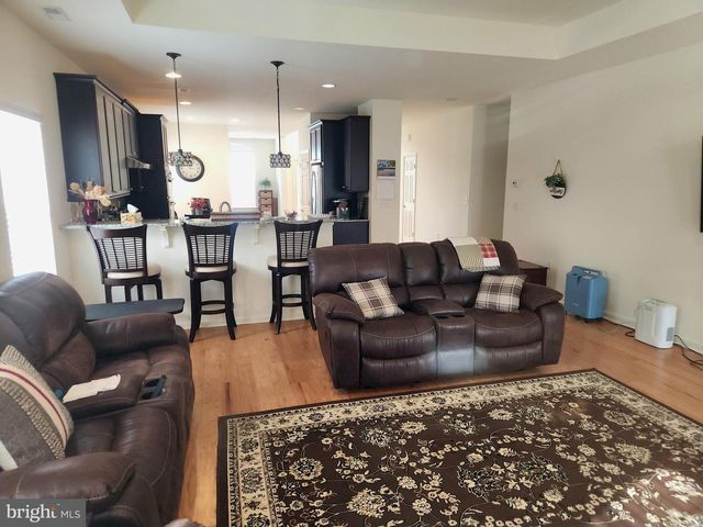 15 SUNRISE LN, Barnegat, NJ 08005