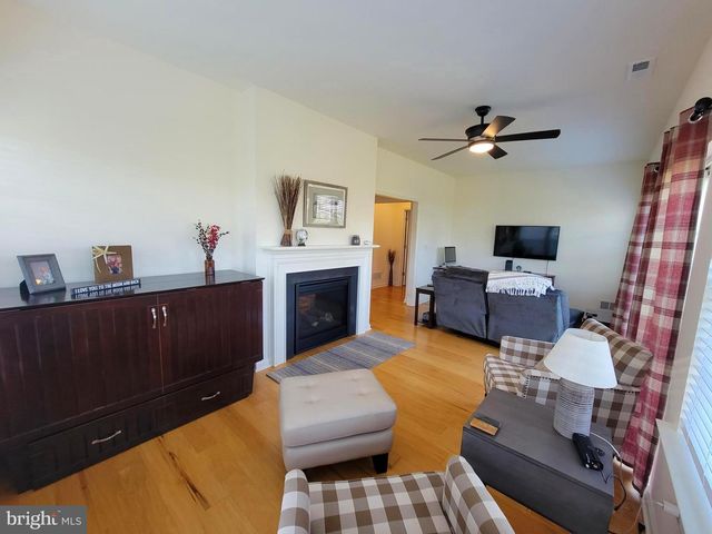 15 SUNRISE LN, Barnegat, NJ 08005
