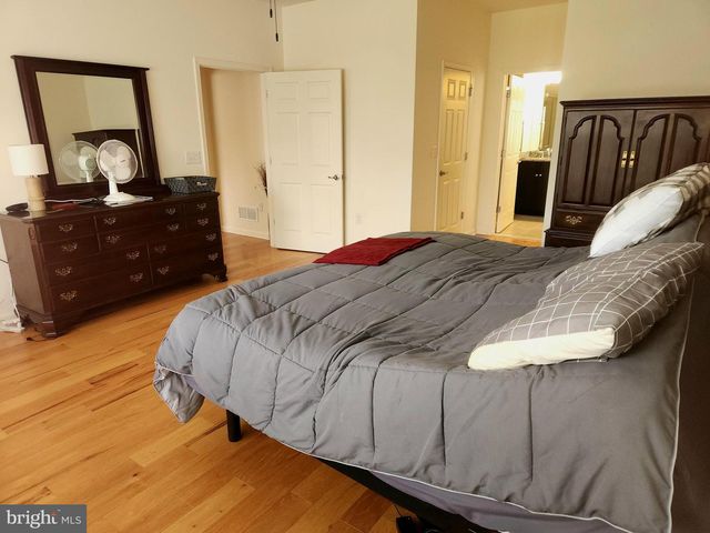 15 SUNRISE LN, Barnegat, NJ 08005