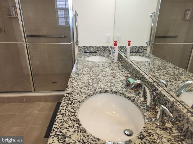 15 SUNRISE LN, Barnegat, NJ 08005
