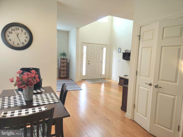 15 SUNRISE LN, Barnegat, NJ 08005