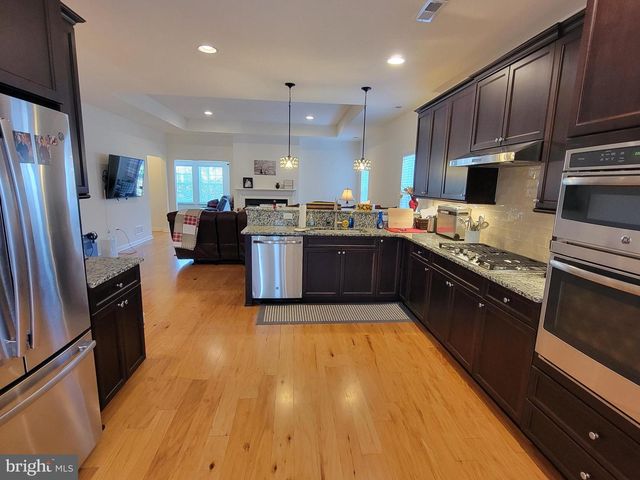 15 SUNRISE LN, Barnegat, NJ 08005