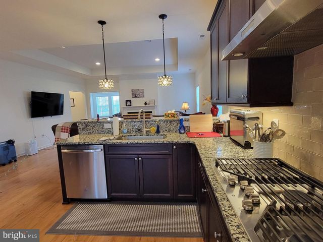 15 SUNRISE LN, Barnegat, NJ 08005