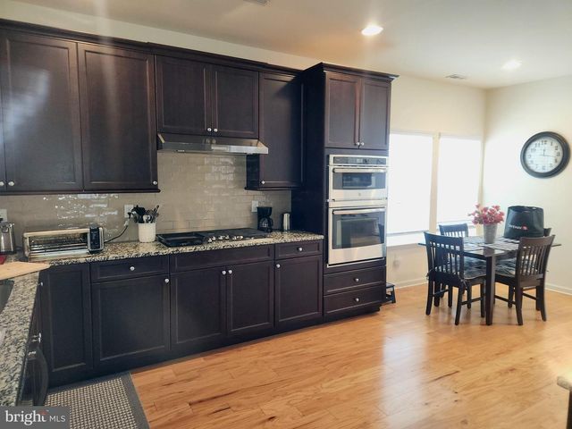 15 SUNRISE LN, Barnegat, NJ 08005