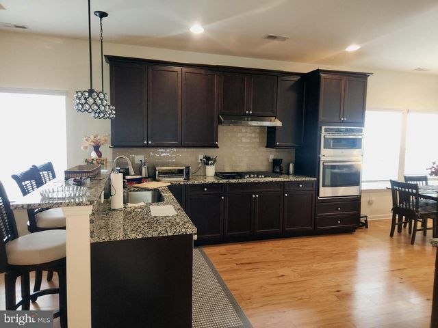 15 SUNRISE LN, Barnegat, NJ 08005
