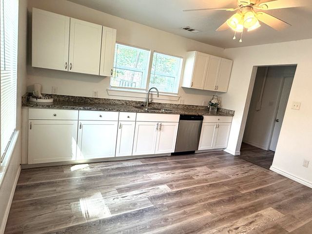 833 W Pecan Street, Sherman, TX 75092