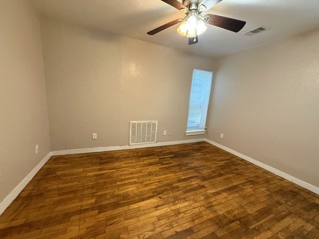 833 W Pecan Street, Sherman, TX 75092