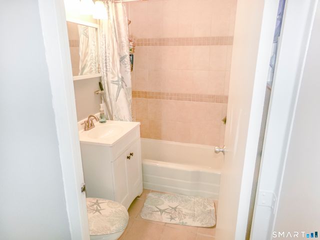 2370 North Avenue 2A, Bridgeport, CT 06604