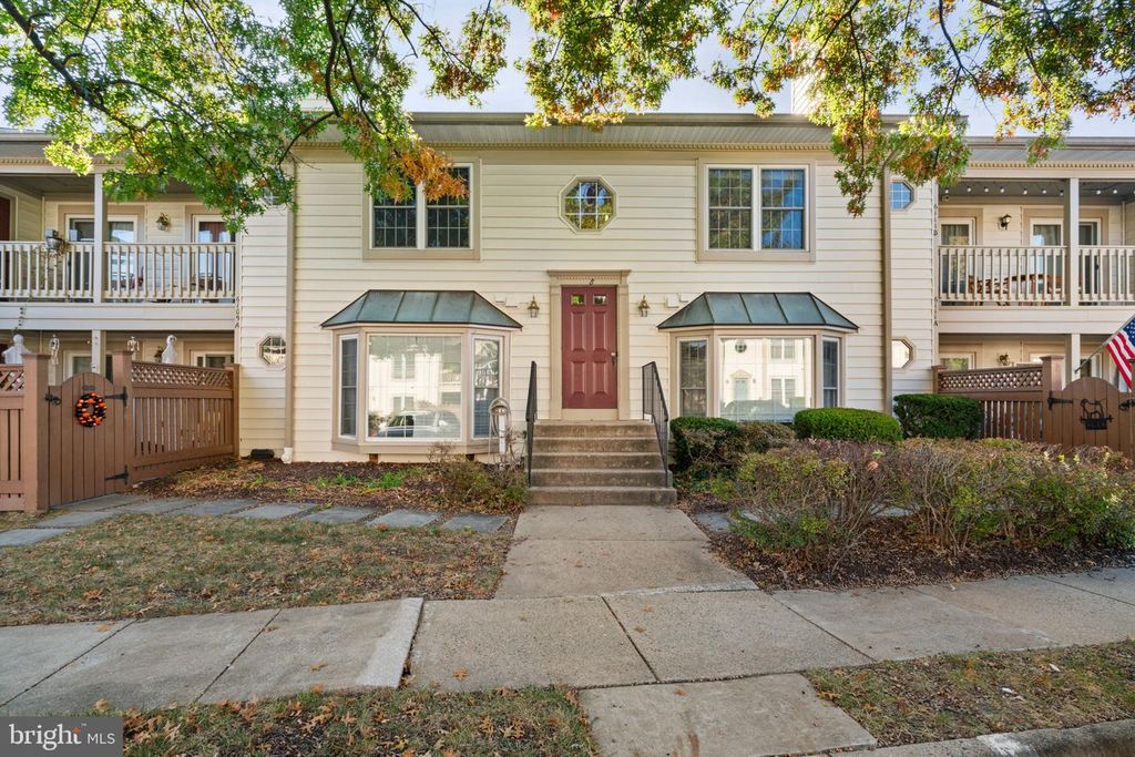 6111 ESSEX HOUSE SQ #B, Alexandria, VA 22310