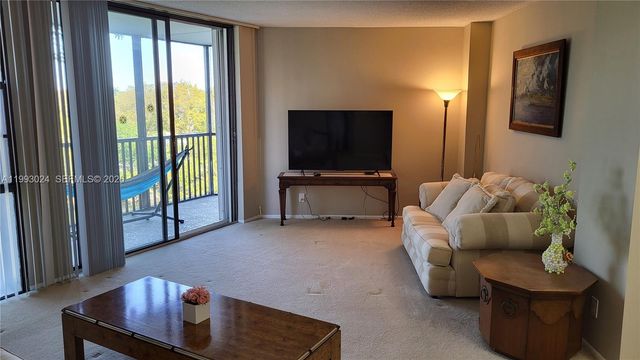 3401 N Country Club Dr 402, Aventura, FL 33180