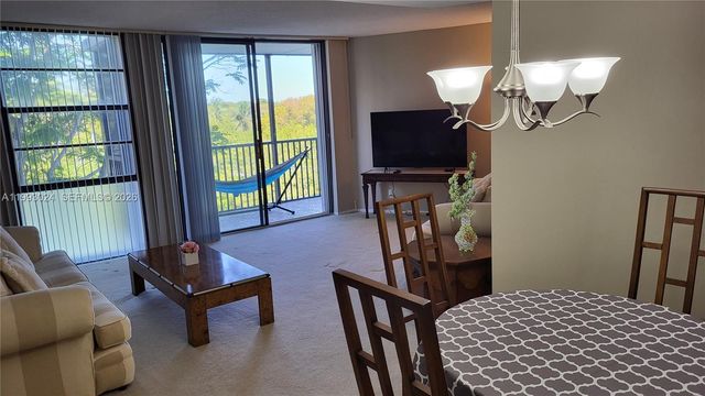 3401 N Country Club Dr 402, Aventura, FL 33180