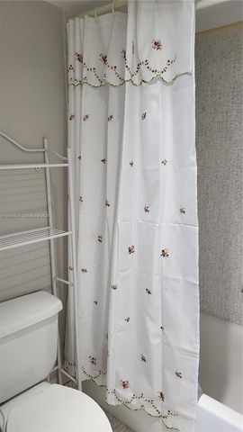 3401 N Country Club Dr 402, Aventura, FL 33180