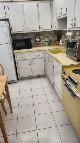 3401 N Country Club Dr 402, Aventura, FL 33180