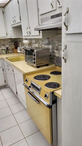 3401 N Country Club Dr 402, Aventura, FL 33180