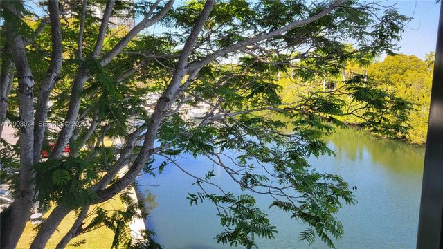 3401 N Country Club Dr 402, Aventura, FL 33180