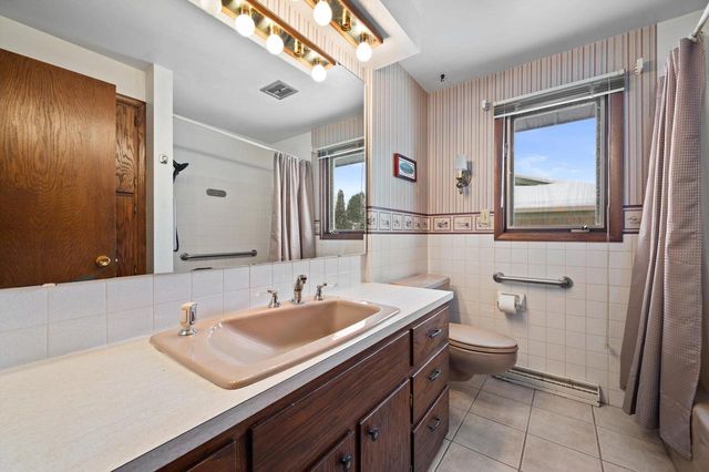 1528 Carmen AVENUE, Sheboygan, WI 53081