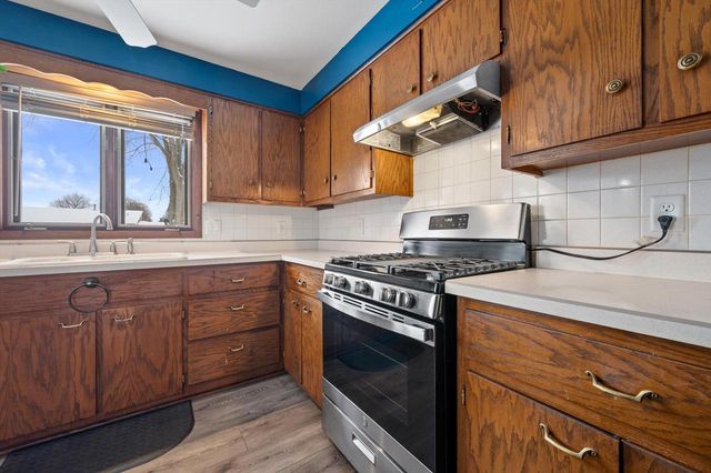 1528 Carmen AVENUE, Sheboygan, WI 53081