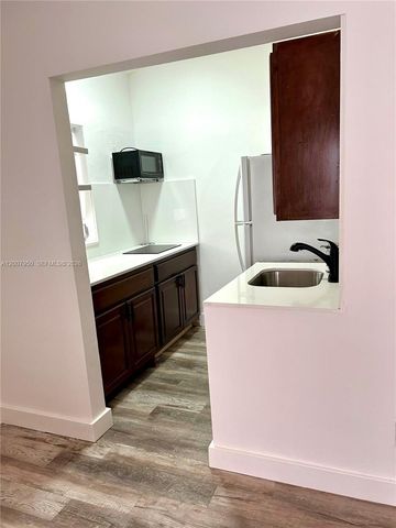 215 30th St 17, Miami Beach, FL 33140