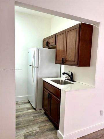 215 30th St 17, Miami Beach, FL 33140