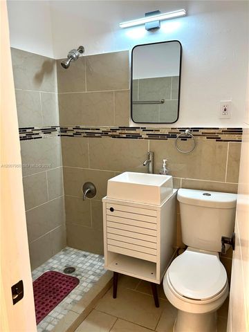 215 30th St 17, Miami Beach, FL 33140