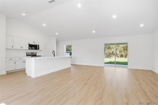 9756 N Cherry Lake Drive, Citrus Springs, FL 34433