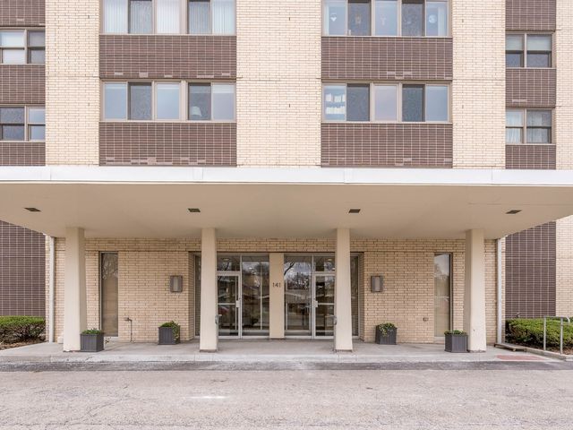 141 N La Grange Road 801, La Grange, IL 60525