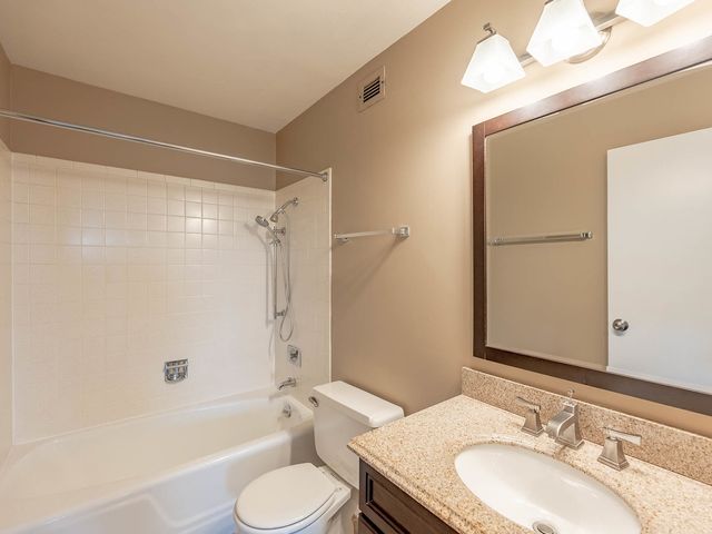 141 N La Grange Road 801, La Grange, IL 60525