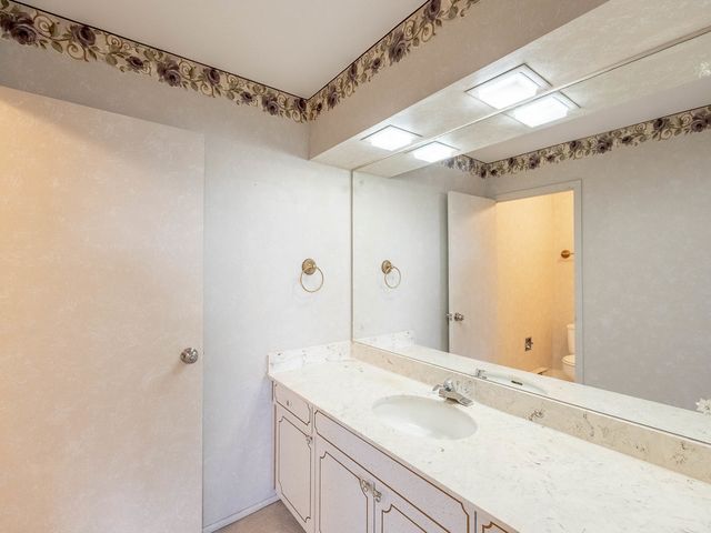 141 N La Grange Road 801, La Grange, IL 60525