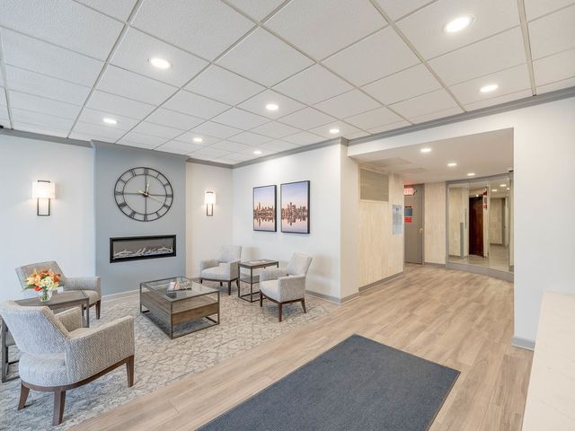 141 N La Grange Road 801, La Grange, IL 60525