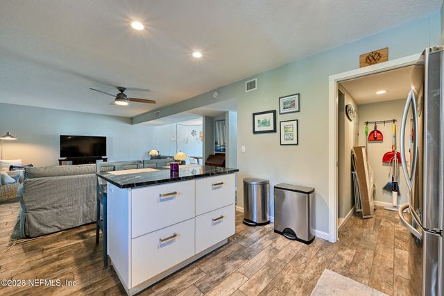 2233 SEMINOLE Road 32, Atlantic Beach, FL 32233