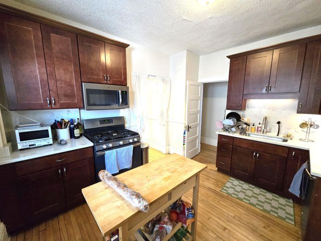 2215 Pleasant Avenue, Minneapolis, MN 55404