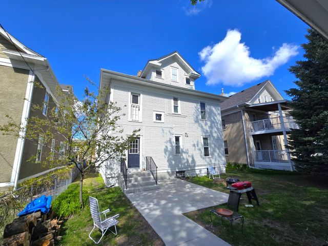 2215 Pleasant Avenue, Minneapolis, MN 55404