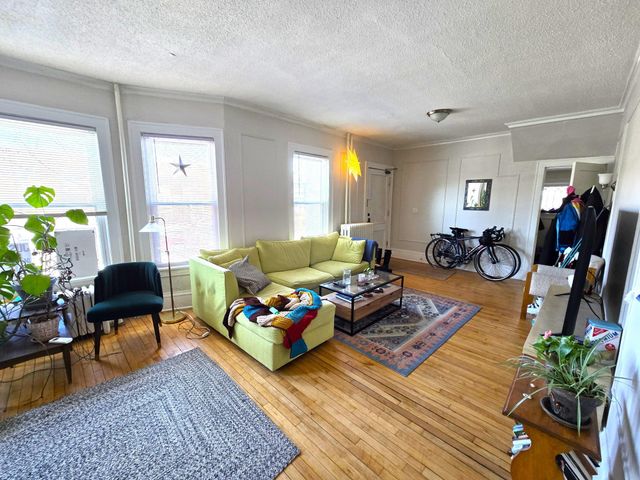 2215 Pleasant Avenue, Minneapolis, MN 55404